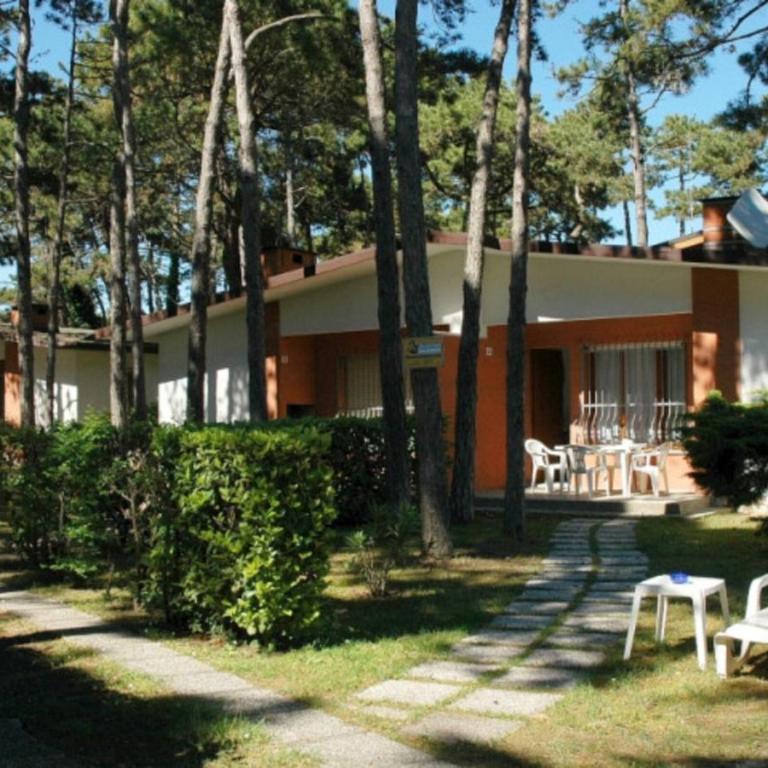 Villa with garden in Lignano Pineta - Villa - 1