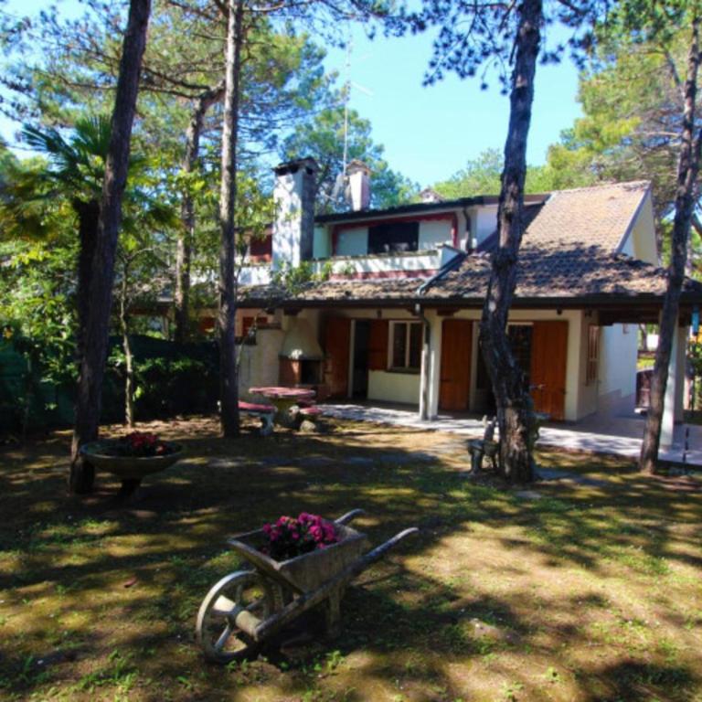 Spacious villa with garden by the sea - Villa - 1