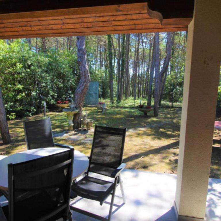 Spacious villa with garden by the sea - Villa - 2