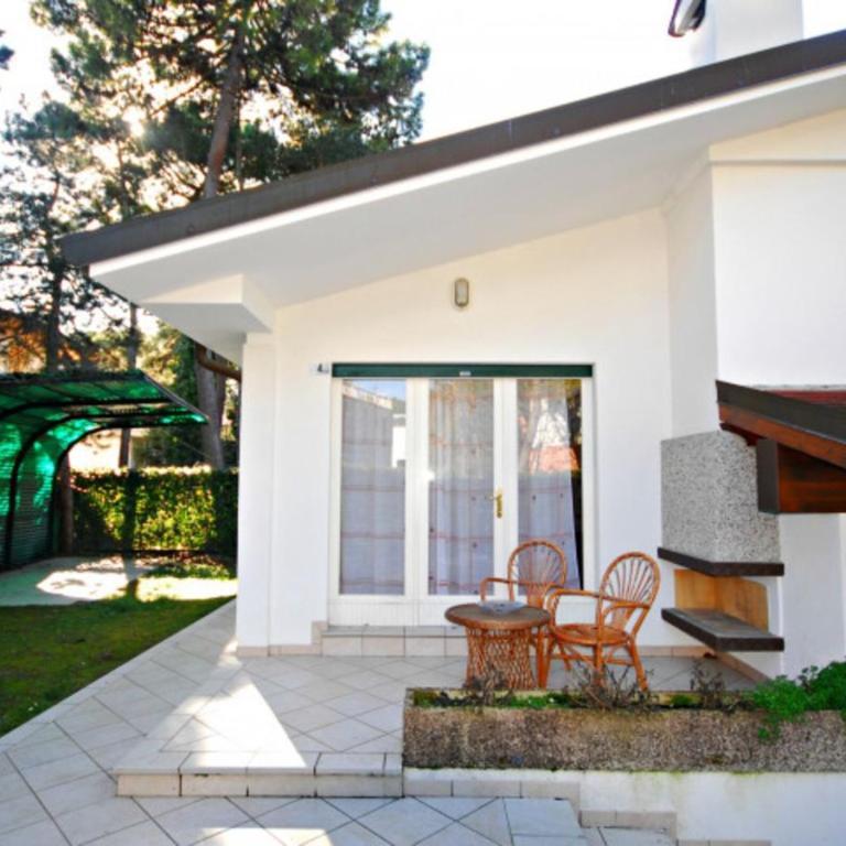 Villa with an outdoor fireplace - Villa - 1