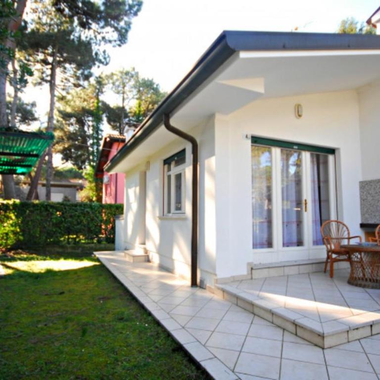 Villa with an outdoor fireplace - Villa - 8