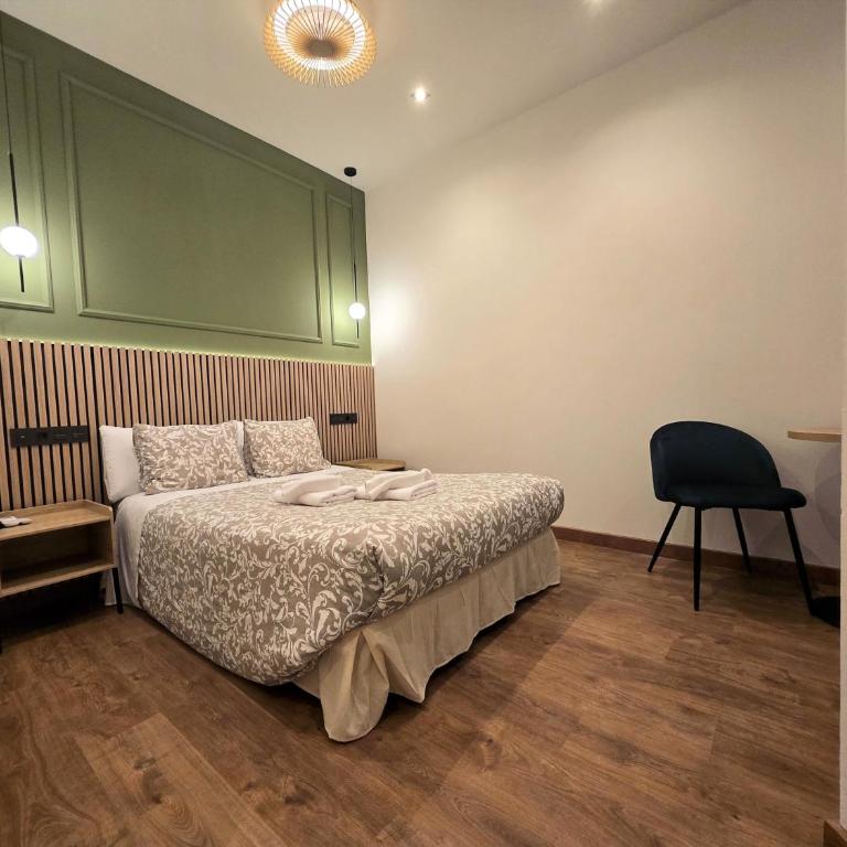 Hostal Main Street Madrid - Interior Small Double Room - 7