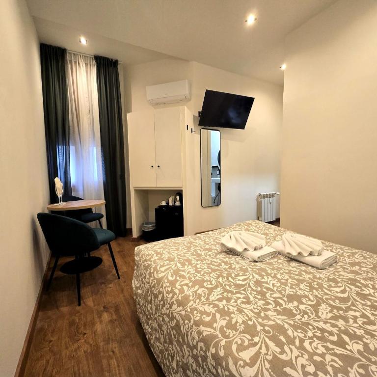 Hostal Main Street Madrid - Interior Small Double Room - 1