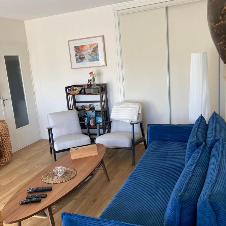 Grand T2 climatisé avec parking à 7 min des Thermes Vue château - Apartment mit 1 Schlafzimmer und Terrasse - 2