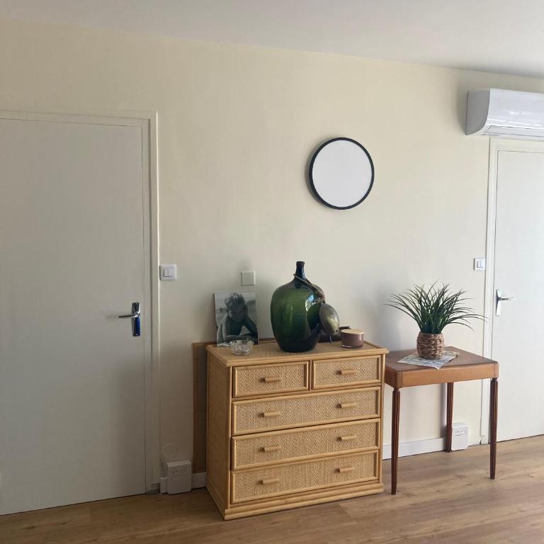 Grand T2 climatisé avec parking à 7 min des Thermes Vue château - Apartment mit 1 Schlafzimmer und Terrasse - 7