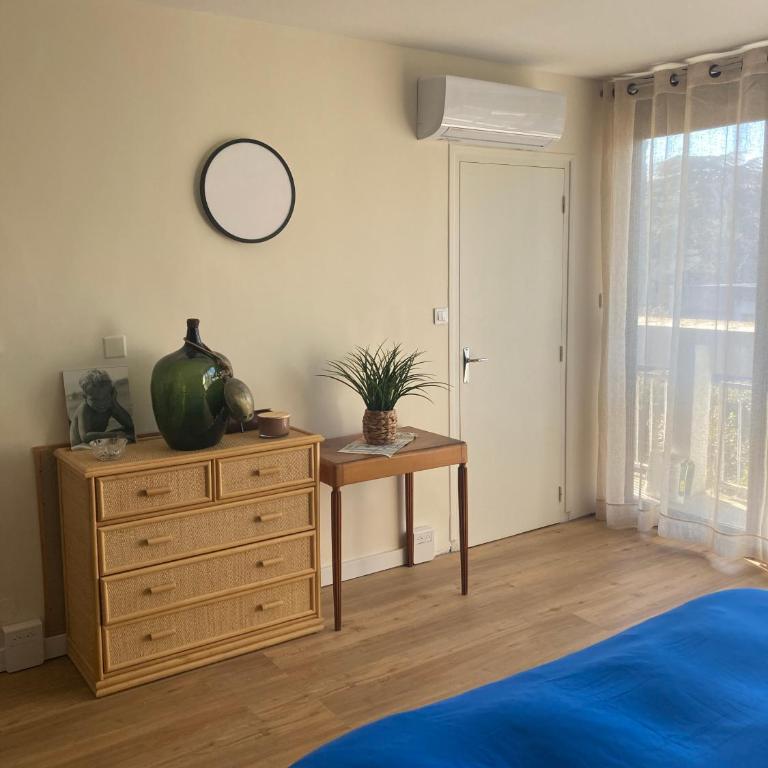 Grand T2 climatisé avec parking à 7 min des Thermes Vue château - Apartment mit 1 Schlafzimmer und Terrasse - 12