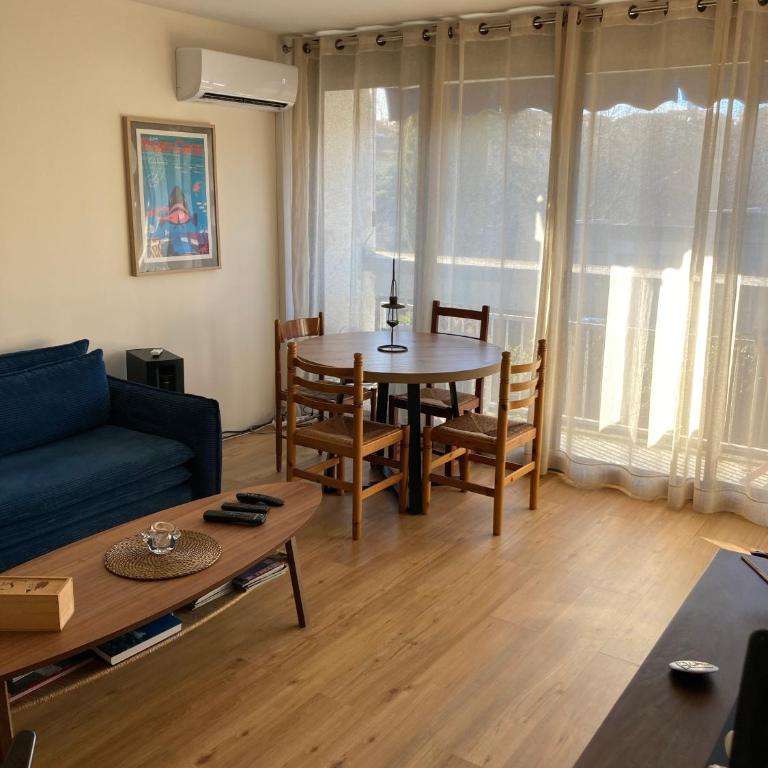 Grand T2 climatisé avec parking à 7 min des Thermes Vue château - Apartment mit 1 Schlafzimmer und Terrasse - 14