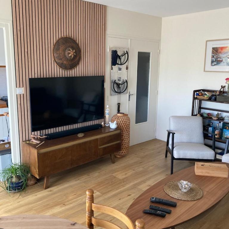 Grand T2 climatisé avec parking à 7 min des Thermes Vue château - Apartment mit 1 Schlafzimmer und Terrasse - 18