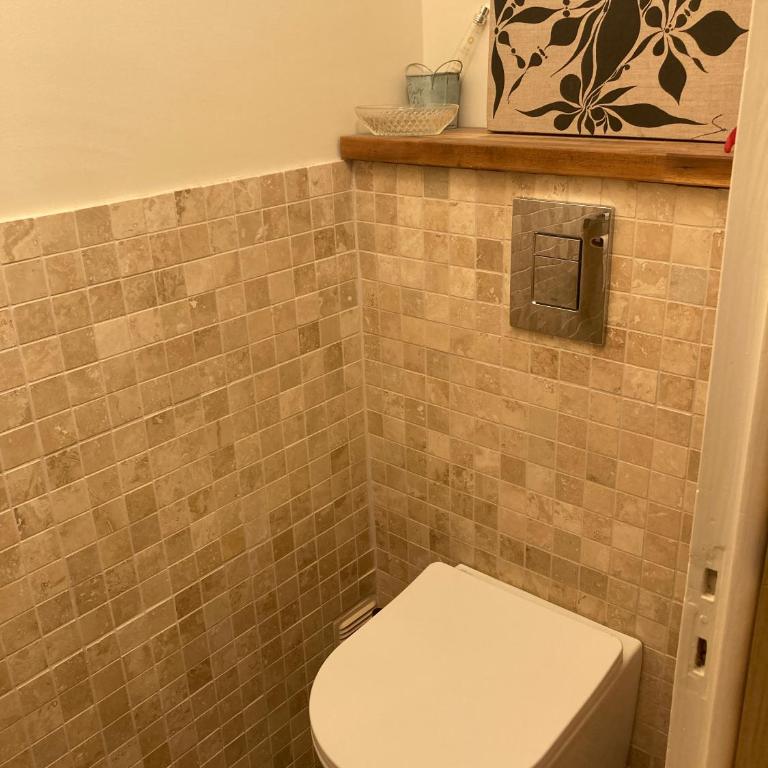 Grand T2 climatisé avec parking à 7 min des Thermes Vue château - Apartment mit 1 Schlafzimmer und Terrasse - 20