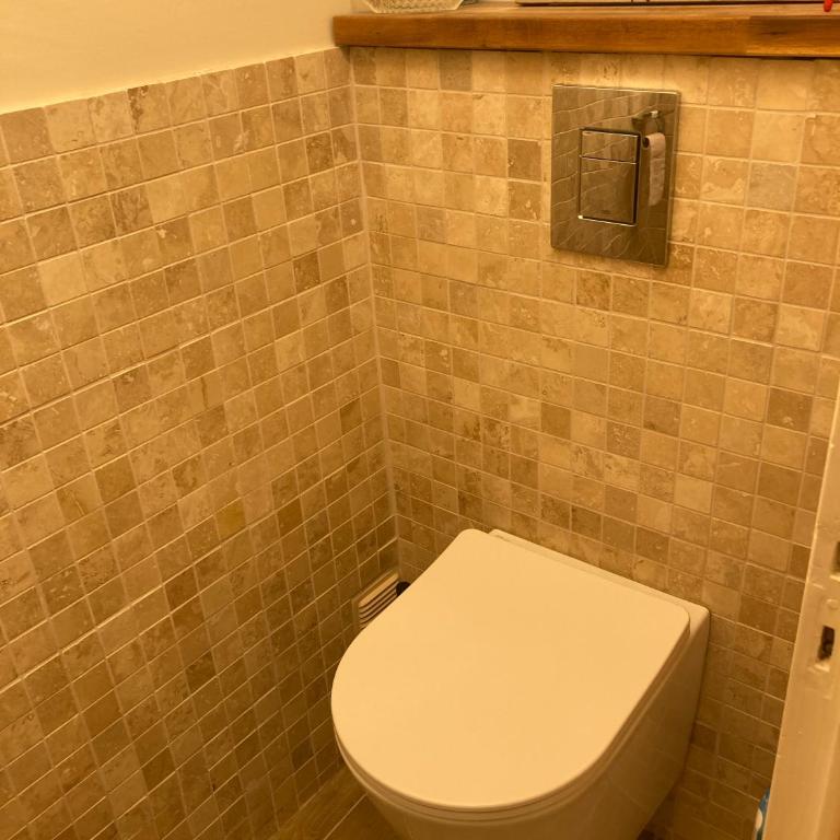Grand T2 climatisé avec parking à 7 min des Thermes Vue château - Apartment mit 1 Schlafzimmer und Terrasse - 24