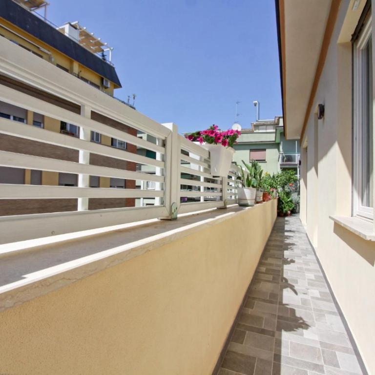 Elegantis Terrazze al Vaticano - Your Chic Retreat in Central Rome - Appartamento con 3 Camere da Letto e con Balcone - 2