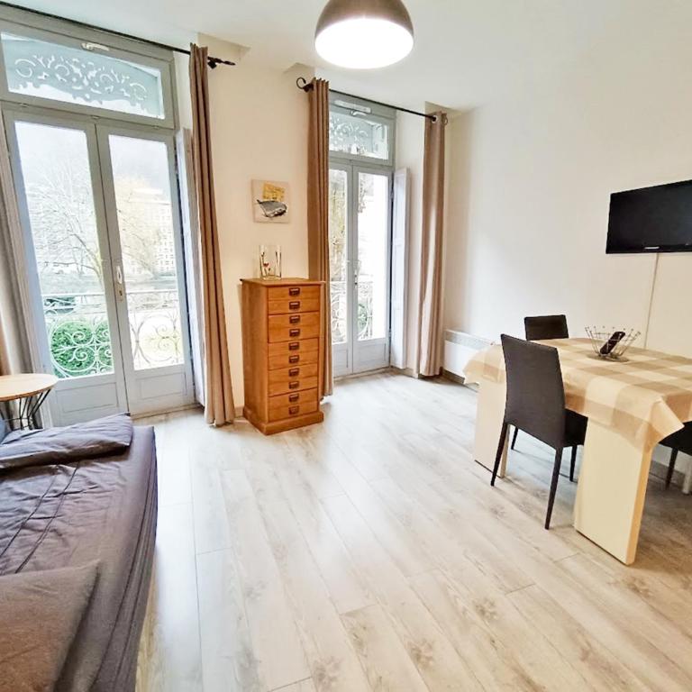 Le balcon du lac, T2 rénové, Balcon, vue lac, casier à ski - One-Bedroom Apartment - 4