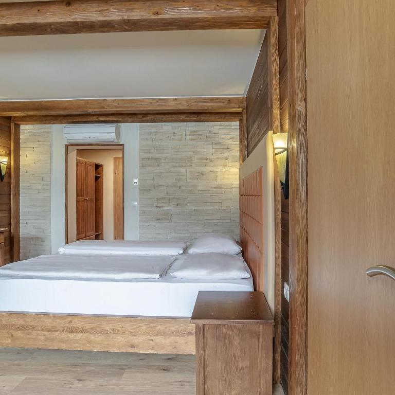 Hotel Victoriya - Familienzimmer mit Bergblick - 2