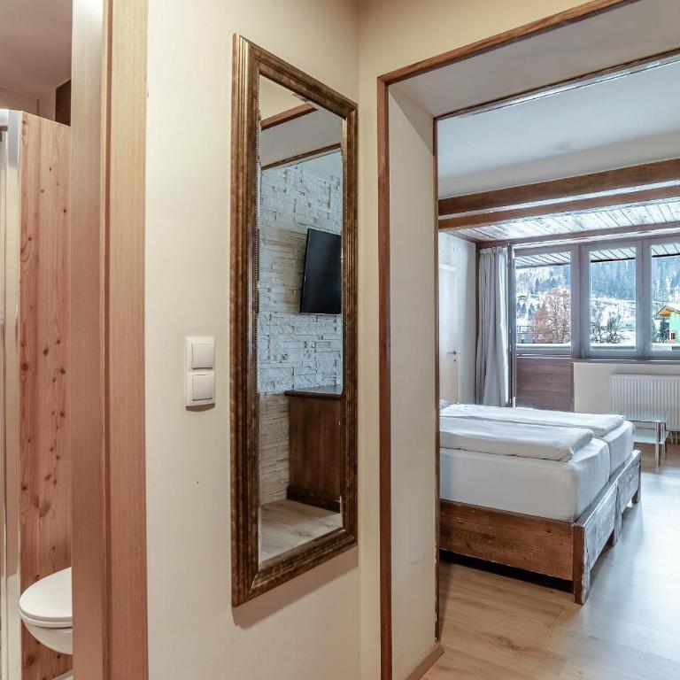 Hotel Victoriya - Familienzimmer mit Bergblick - 3