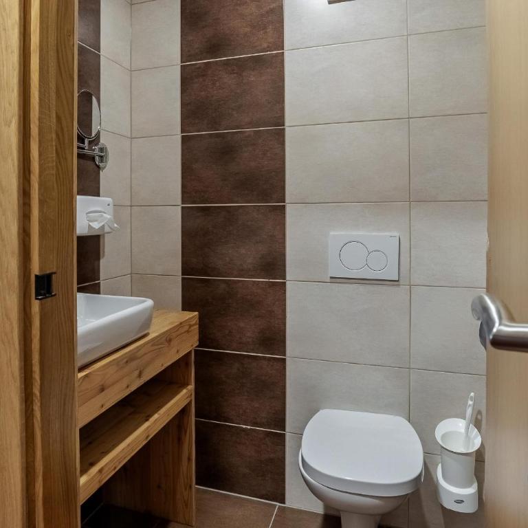 Hotel Victoriya - Dreibettzimmer mit Badewanne - 6
