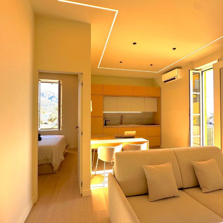 MONACO - MENTON - SEA VIEW - 6 PERSONS - PREMIUM LOCATION - 2 BEDROOMS- LUXURY RENOVATED - PARKING - CLIM - BALCONY - BEAcH and SUN - Appartement 2 Chambres - 18