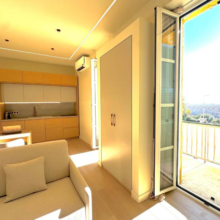 MONACO - MENTON - SEA VIEW - 6 PERSONS - PREMIUM LOCATION - 2 BEDROOMS- LUXURY RENOVATED - PARKING - CLIM - BALCONY - BEAcH and SUN - Appartement 2 Chambres - 22