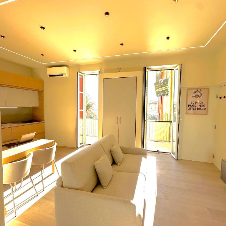 MONACO - MENTON - SEA VIEW - 6 PERSONS - PREMIUM LOCATION - 2 BEDROOMS- LUXURY RENOVATED - PARKING - CLIM - BALCONY - BEAcH and SUN - Appartement 2 Chambres - 17