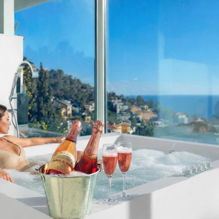 Villa in Sitges with Pool, Jacuzzi, BBQ, View, AC, 12Pax - Villa - 3