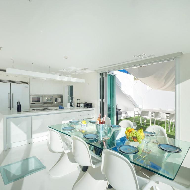 Villa in Sitges with Pool, Jacuzzi, BBQ, View, AC, 12Pax - Villa - 29