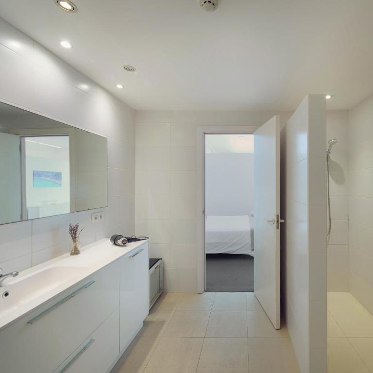 Villa in Sitges with Pool, Jacuzzi, BBQ, View, AC, 12Pax - Villa - 10