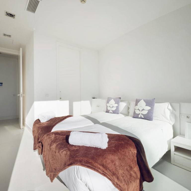 Villa in Sitges with Pool, Jacuzzi, BBQ, View, AC, 12Pax - Villa - 17