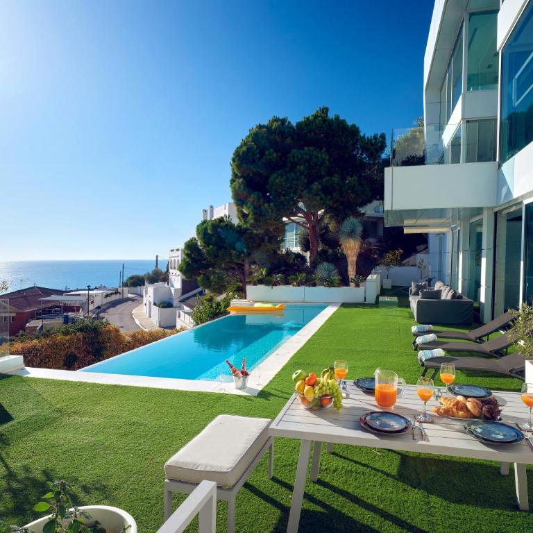 Villa in Sitges with Pool, Jacuzzi, BBQ, View, AC, 12Pax - Villa - 1