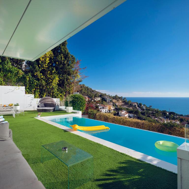 Villa in Sitges with Pool, Jacuzzi, BBQ, View, AC, 12Pax - Villa - 34