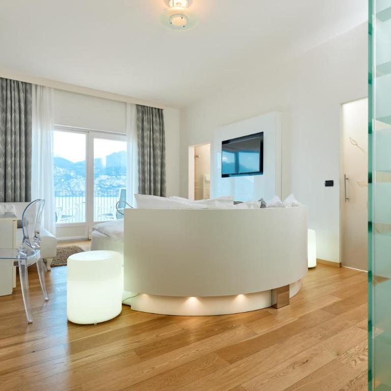 Hotel Capri - Junior Suite con Balcone - 13