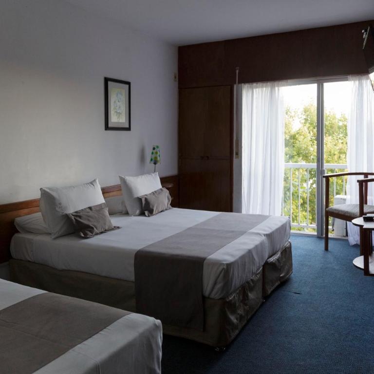 Hotel Royal - Family Room with Private Bathroom - 4