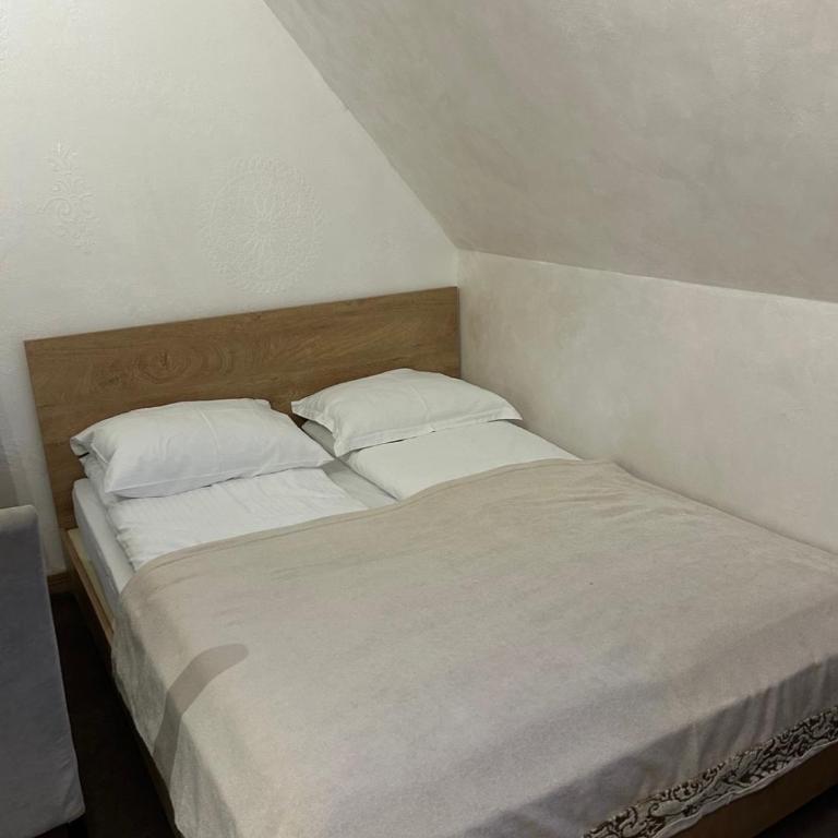 Apartmani Haski Konaci - Standard Twin Room with Sofa - 13