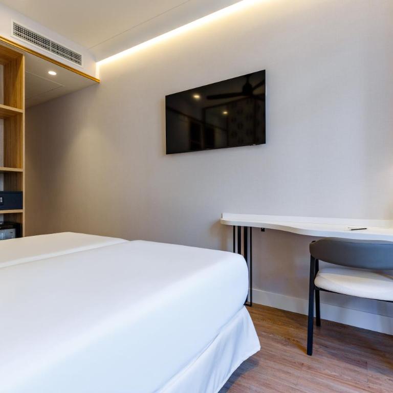 Petit Palace Plaza de la Reina - Double Room - 12