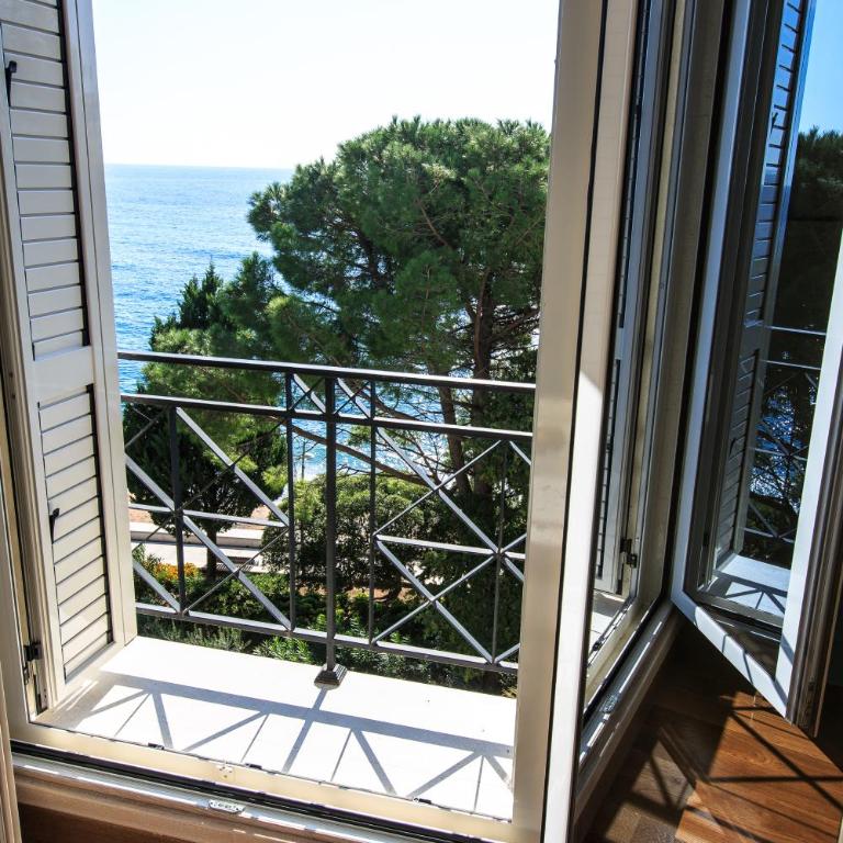 LuxBeachFront - Apartman s 1 Spavaćom Sobom i Pogledom na More - 1