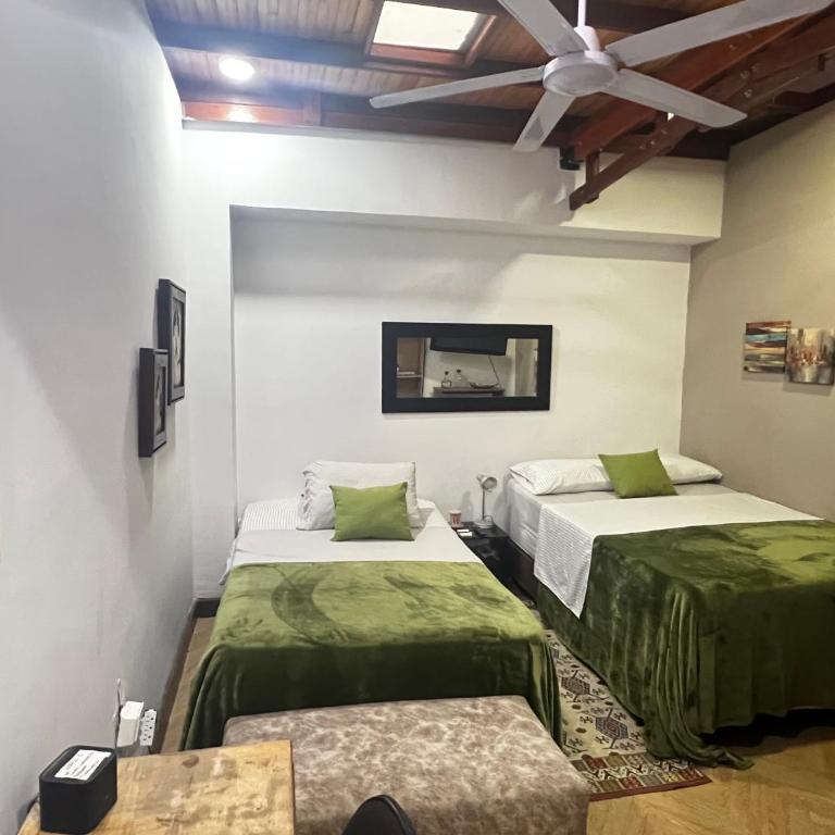 Apartaestudio lindo cómodo, cercano a todo, con portería y parqueadero cubierto gratis!! - Apartamento de 1 dormitorio - 3