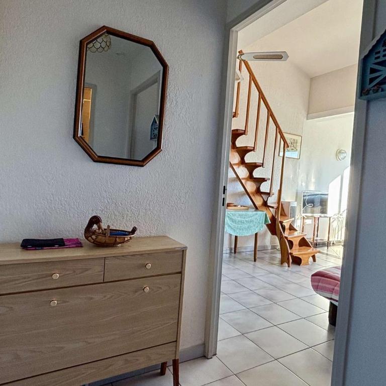 Charmant T2 mezzanine climatisé dans résidence avec piscine -4 couchages AR580-350 - Appartement - 5