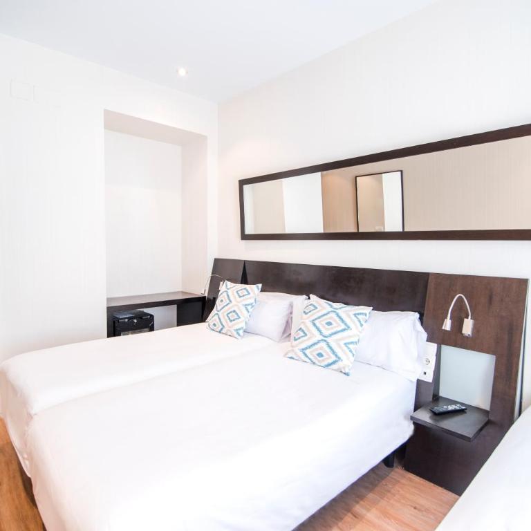 Petit Palace Plaza de la Reina - Triple Room - 1