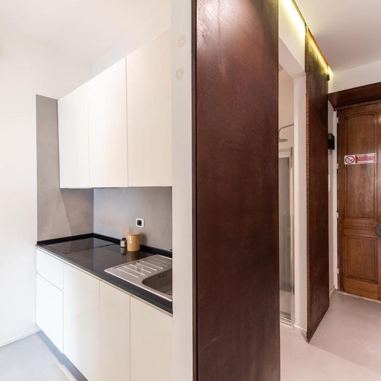 Urban Botero Suite, a due passi dal Museo Egizio e Stazione Porta Susa - Appartamento con 2 Camere da Letto - 5