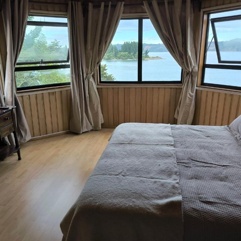 Casa de la bahia de Chiloé - Five-Bedroom House - 2