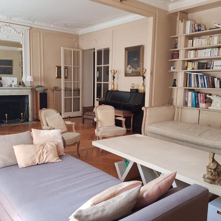 2 Private rooms in an Elegant Haussmannian Appartement - Double Room - 1