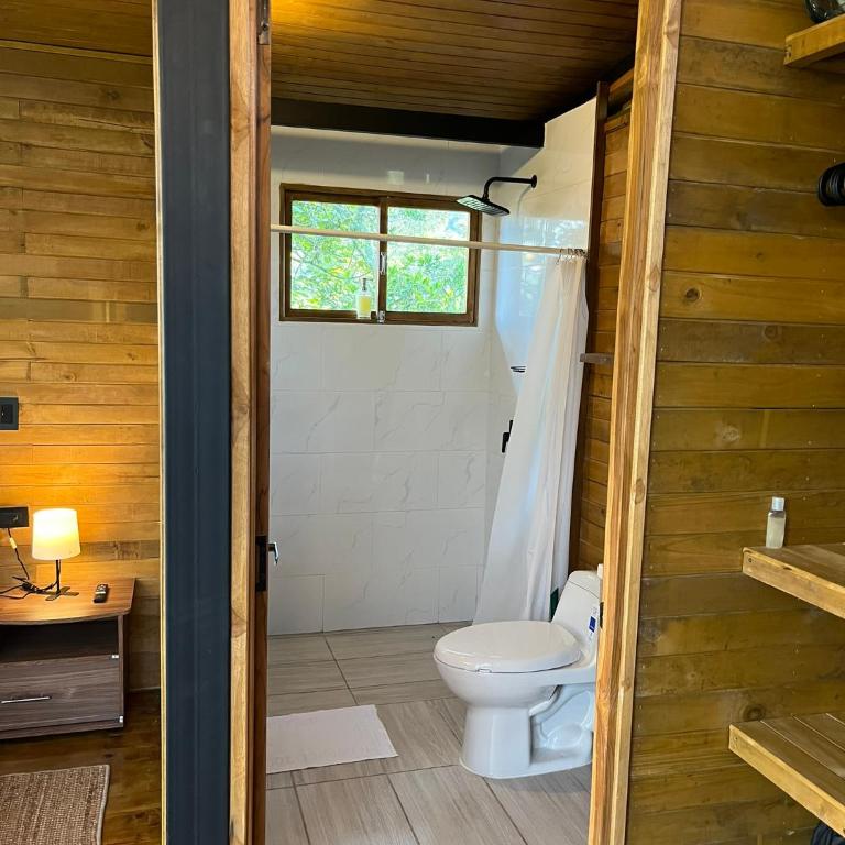 Cabaña tipo glamping en finca cafetera con zonas verdes, avistamiento de aves, paisaje cafetero - Chalet de 1 dormitorio - 10
