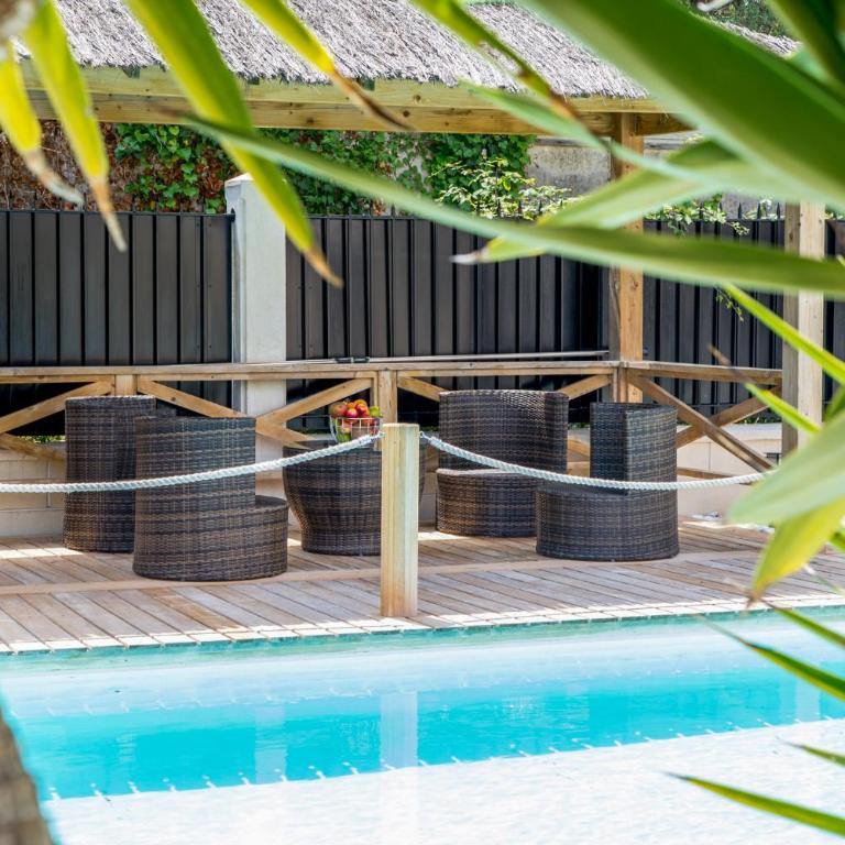 Stunning Villa with Large Pool, Billiard room and Mini-golf - Villa - 3