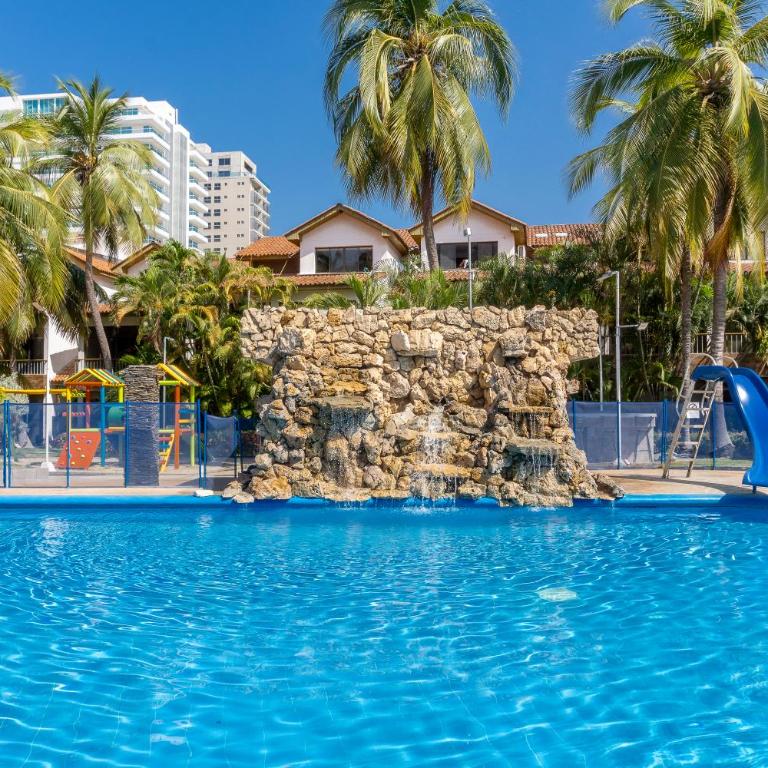 Casa en conjunto cerrado, frente al mar - Three-Bedroom House - 2