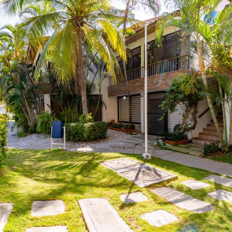 Casa en conjunto cerrado, frente al mar - Three-Bedroom House - 5
