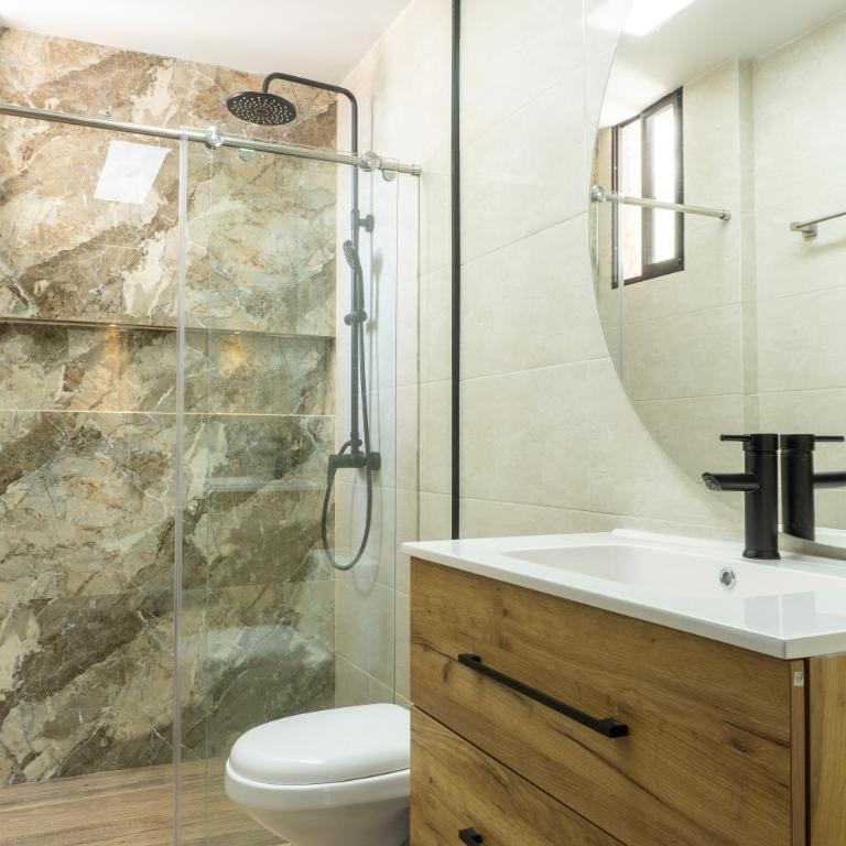 Casa en conjunto cerrado, frente al mar - Three-Bedroom House - 9