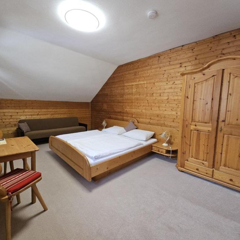 Neufangbauer, Familie Sabine und Peter Hauser - Familienzimmer mit Bergblick - 15