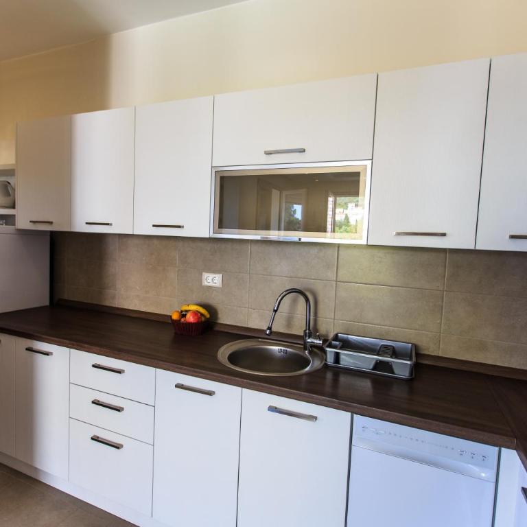 LuxBeachFront - Apartman s 1 Spavaćom Sobom, Balkonom i Pogledom na More - 11