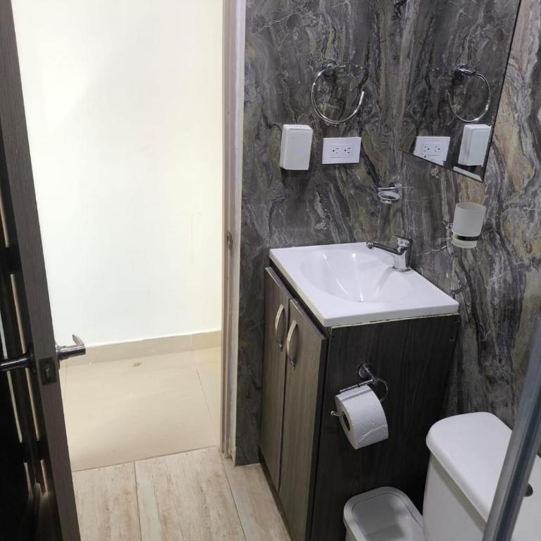 Cartagena near the beach - Three-Bedroom Apartment - 16