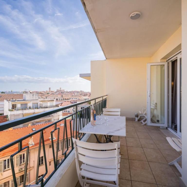 Antibes SkyView - central, cocooning avec terrasse et parking - Appartement - 6