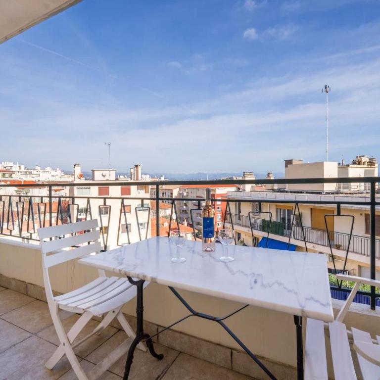 Antibes SkyView - central, cocooning avec terrasse et parking - Appartement - 7