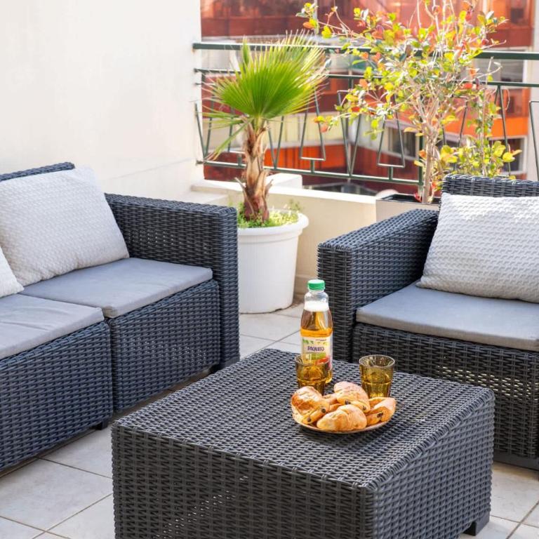 Antibes SkyView - central, cocooning avec terrasse et parking - Appartement - 12